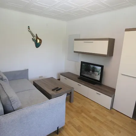 Struggl Apartment *