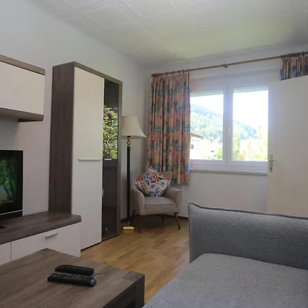 Struggl Apartment *